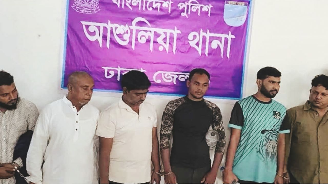 পুলিশি অভিযানে সাভার ও আশুলিয়া থেকে আওয়ামী লীগের ৩৯ জন নেতাকর্মী আটক।