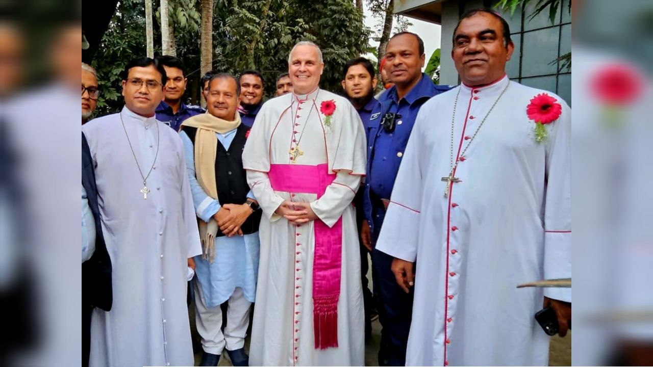 গৌরনদী ক্যাথলিক চার্চ পরিদর্শনে ভ্যাটিকানের ধর্মাচার্য, স্বাগত জানালেন জহির উদ্দিন স্বপন