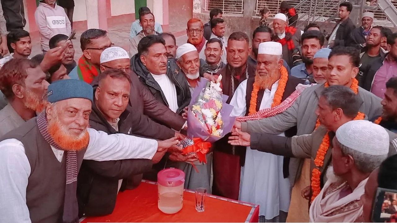 আওয়ামী লীগের অর্ধশতাধিক নেতাকর্মীর বিএনপিতে যোগদান