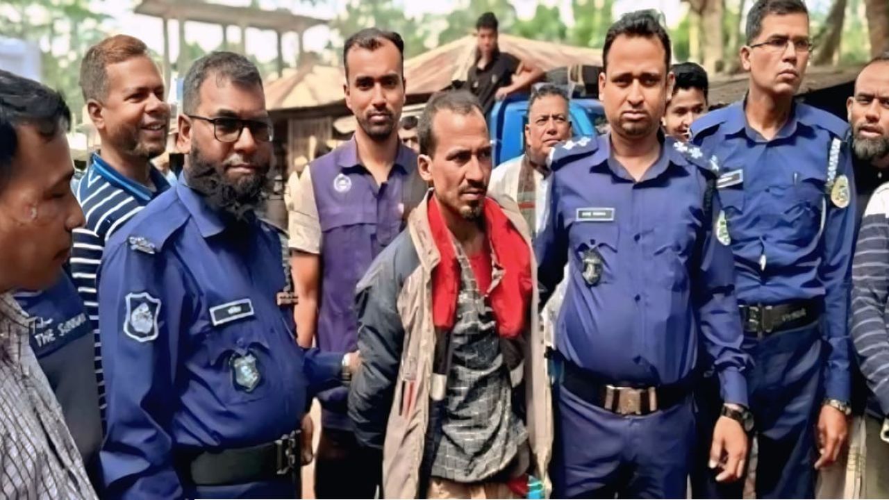 বরিশালে ইয়াবাসহ চিহ্নিত মাদক ব্যবসায়ীকে পুলিশে দিলো জনতা