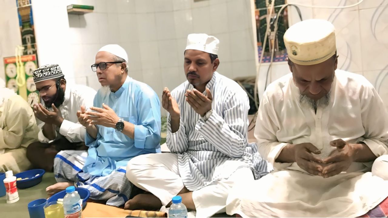গৌরনদী পৌরসভায় ১নং ওয়ার্ডে ইফতার দোয়া মাহফিল অনুষ্ঠিত