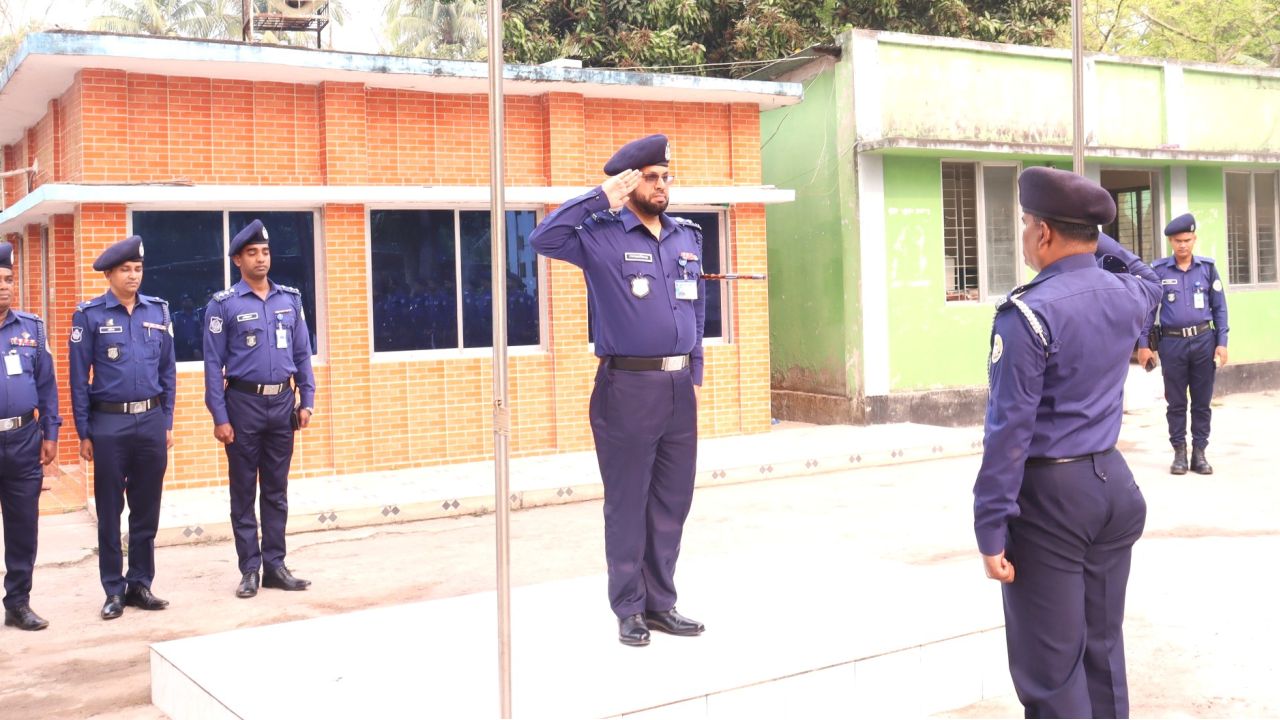 বরিশালে উজিরপুর ও বাবুগঞ্জ থানা পরিদর্শন করলেন পুলিশ সুপার