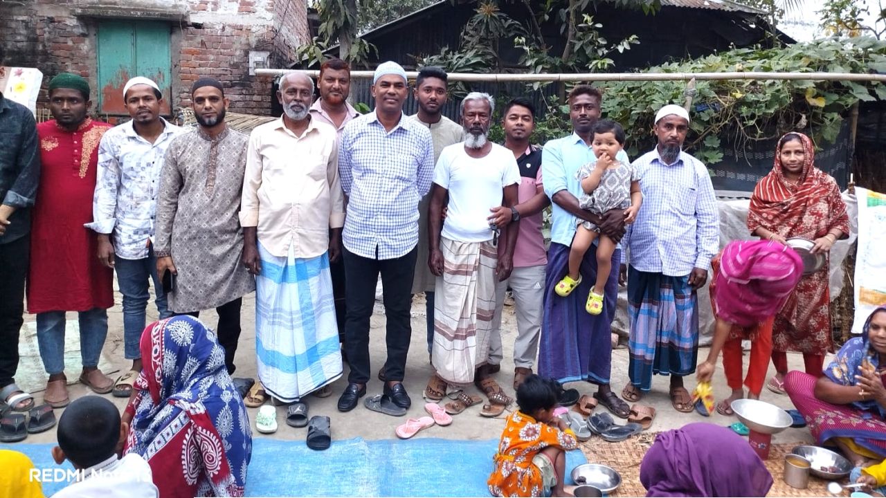গৌরনদীতে বিএনপি নেতা এস্কেন্দার সরদারের উদ্যোগে ইফতার ও দোয়া মাহফিল