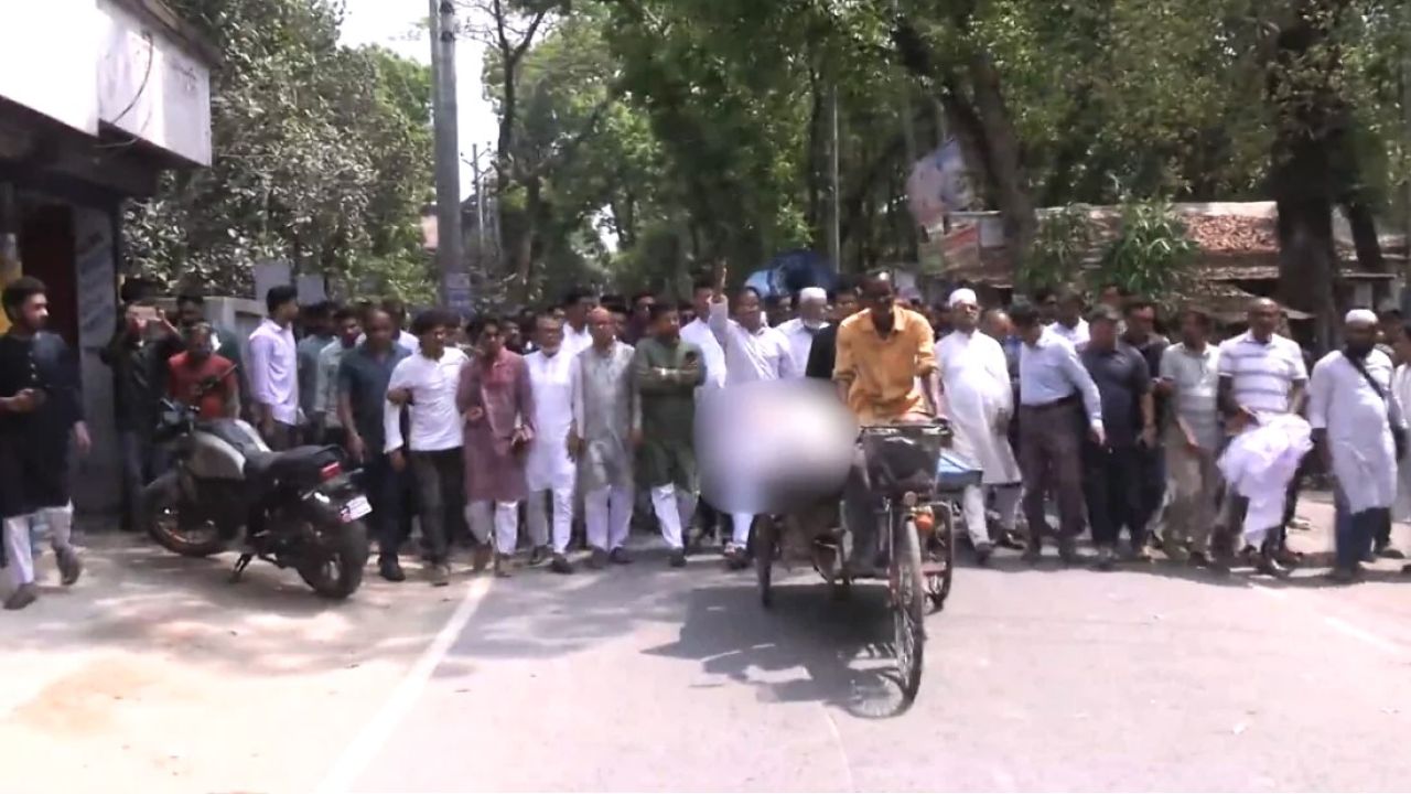 জামায়াত–বিএনপির সংঘর্ষে নিহত কৃষকদল নেতার মরদেহ নিয়ে ঝিনাইদহে বিক্ষোভ