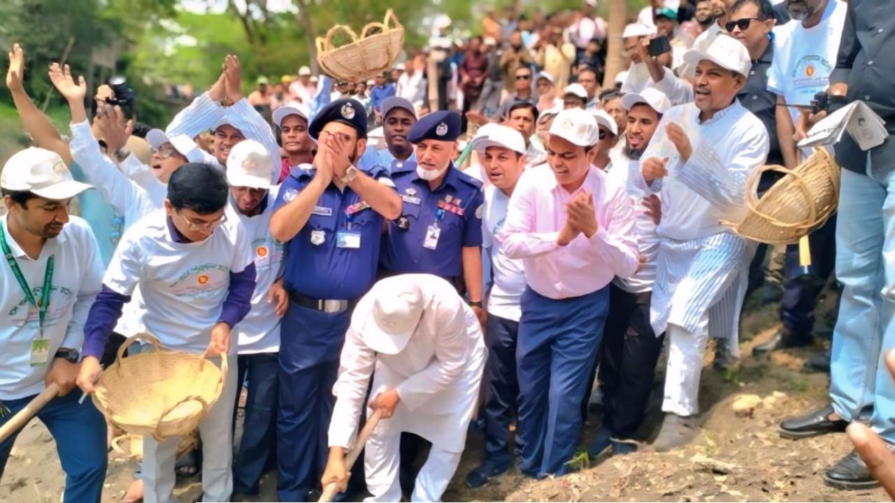 গৌরনদীতে খাল পুনঃখনন উদ্বোধন, গণমাধ্যমের স্বাধীনতার ওপর জোর তথ্যমন্ত্রীর
