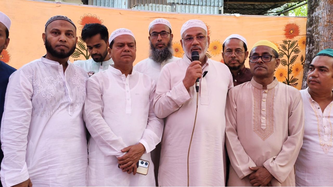 গৌরনদীতে মিজানুর রহমান খান মুকুলের উদ্যোগে ব্যাপক আয়োজনে ইফতার ও দোয়া মাহফিল