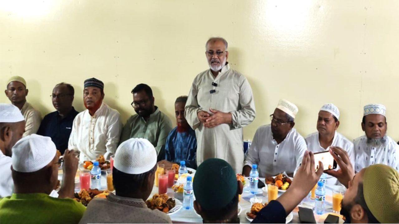 গৌরনদীতে সাংবাদিকদের সম্মানে জেলা বিএনপি-র সদস্য সচিবের আয়োজনে ইফতার মাহফিল