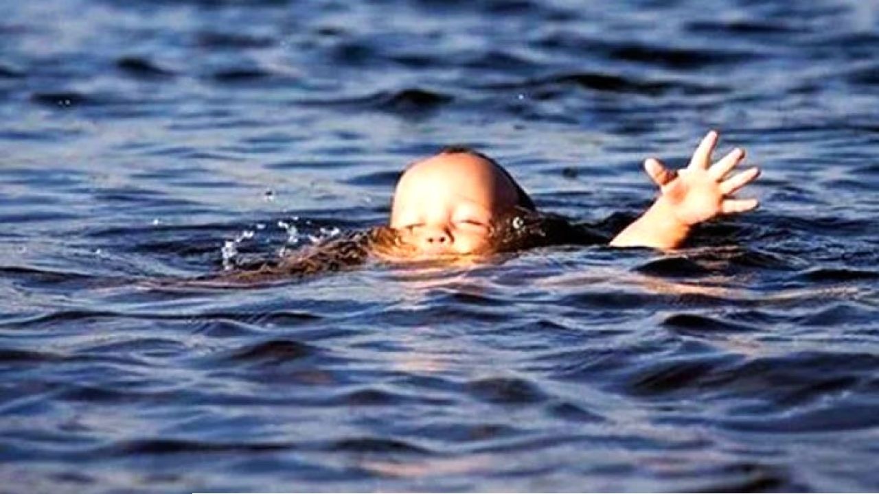 বরিশালের গৌরনদীতে পানিতে ডুবে প্রাণ গেল দুই শিশুর