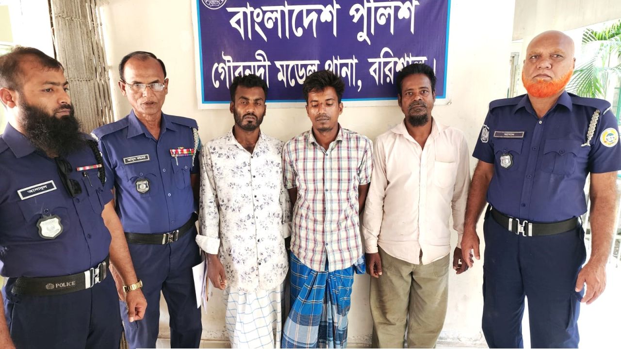 সাইক্লোন শেল্টারের রড চুরি, গৌরনদীতে তিনজন গ্রেপ্তার