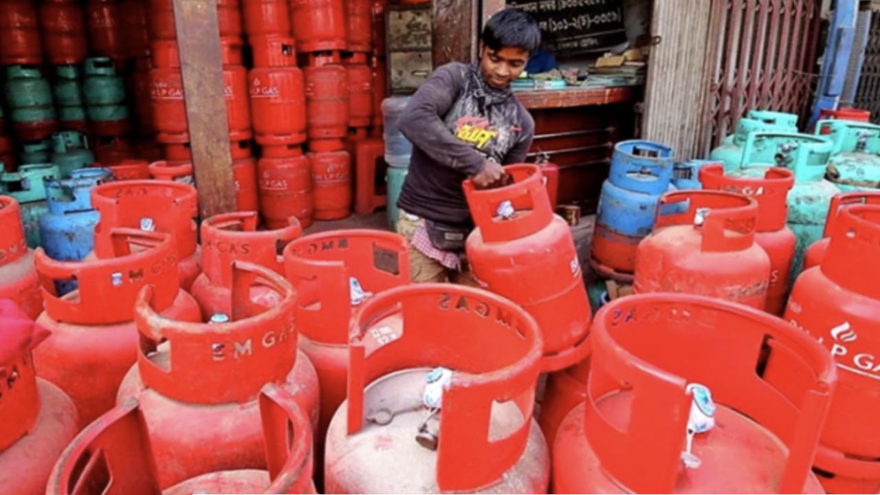 একলাফে এলপি গ্যাসের দাম ৩৮৭ টাকা বৃদ্ধি, সন্ধ্যা থেকেই কার্যকর