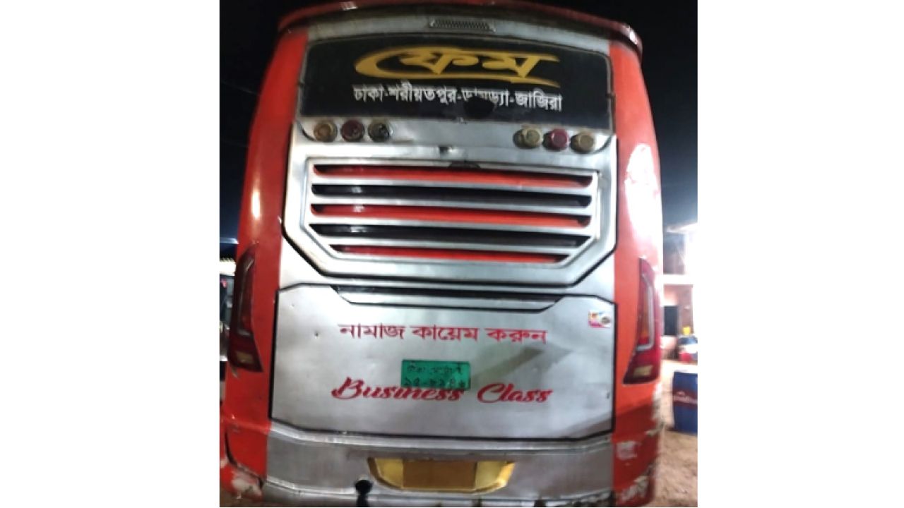 গৌরনদীতে রাস্তা পার হতে গিয়ে বাসচাপায় পথচারী নিহত