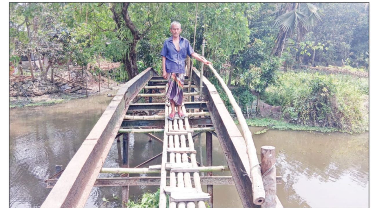 গৌরনদীতে ব্রিজ দেওয়ার কথা বলে ৬০ হাজার টাকা হাতিয়ে নেওয়ার অভিযোগ
