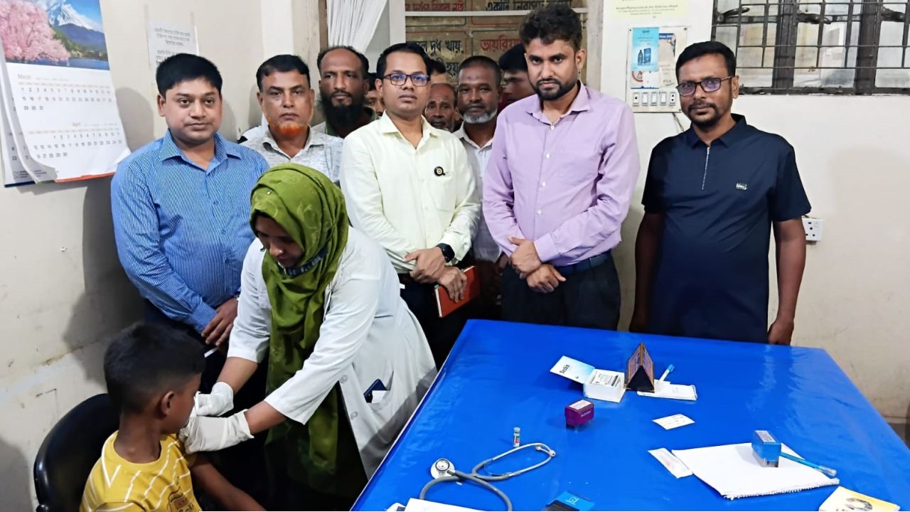 গৌরনদী উপজেলা স্বাস্থ্য কমপ্লেক্সে দালাল বিরোধী অভিযান