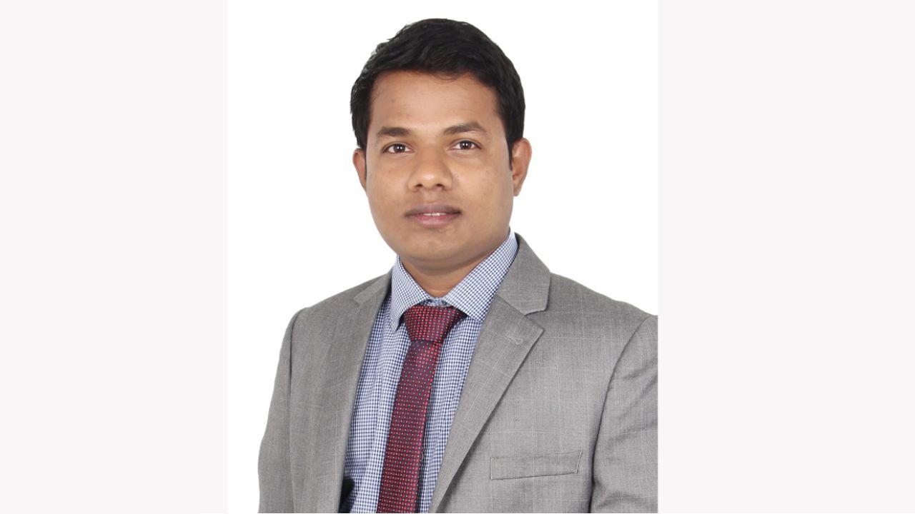 যে মূলমন্ত্রে দুর্নীতিমুক্ত হয়েছে গৌরনদী ভূমি অফিস, প্রশংসায় ভাসছেন এসিল্যান্ড মেহেদী হাসান