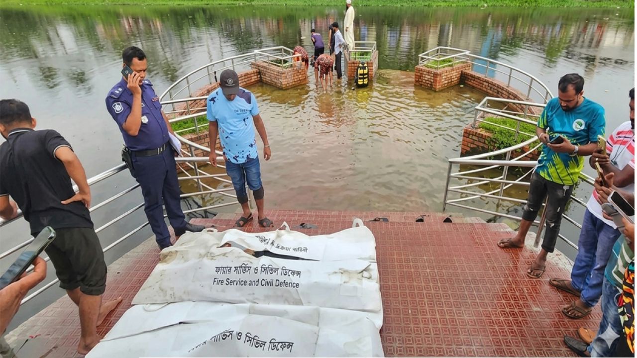 নারায়ণগঞ্জে ডিএনডি লেকে গোসলে নেমে একই পরিবারের ২ জনের মৃত্যু, নিখোঁজ ১