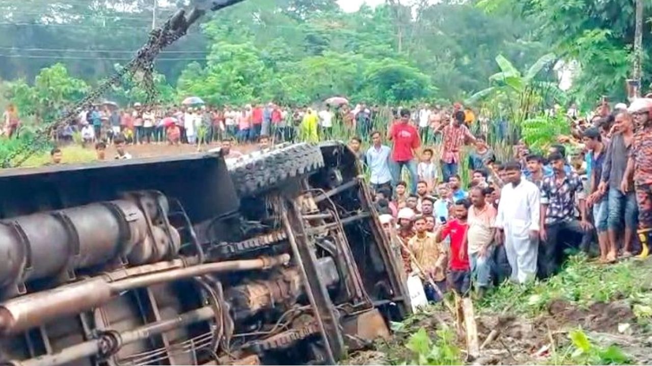 ঝালকাঠি-বরিশাল মহাসড়কে বাস দুর্ঘটনা, সুপারভাইজারের মৃত্যু
