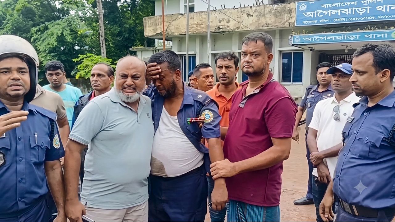 আগৈলঝাড়া থানায় হা'ম'লা-ভাঙচুর পুলিশ সদস্য আহত, পরিস্থিতি নিয়ন্ত্রণে লাঠিচার্জ