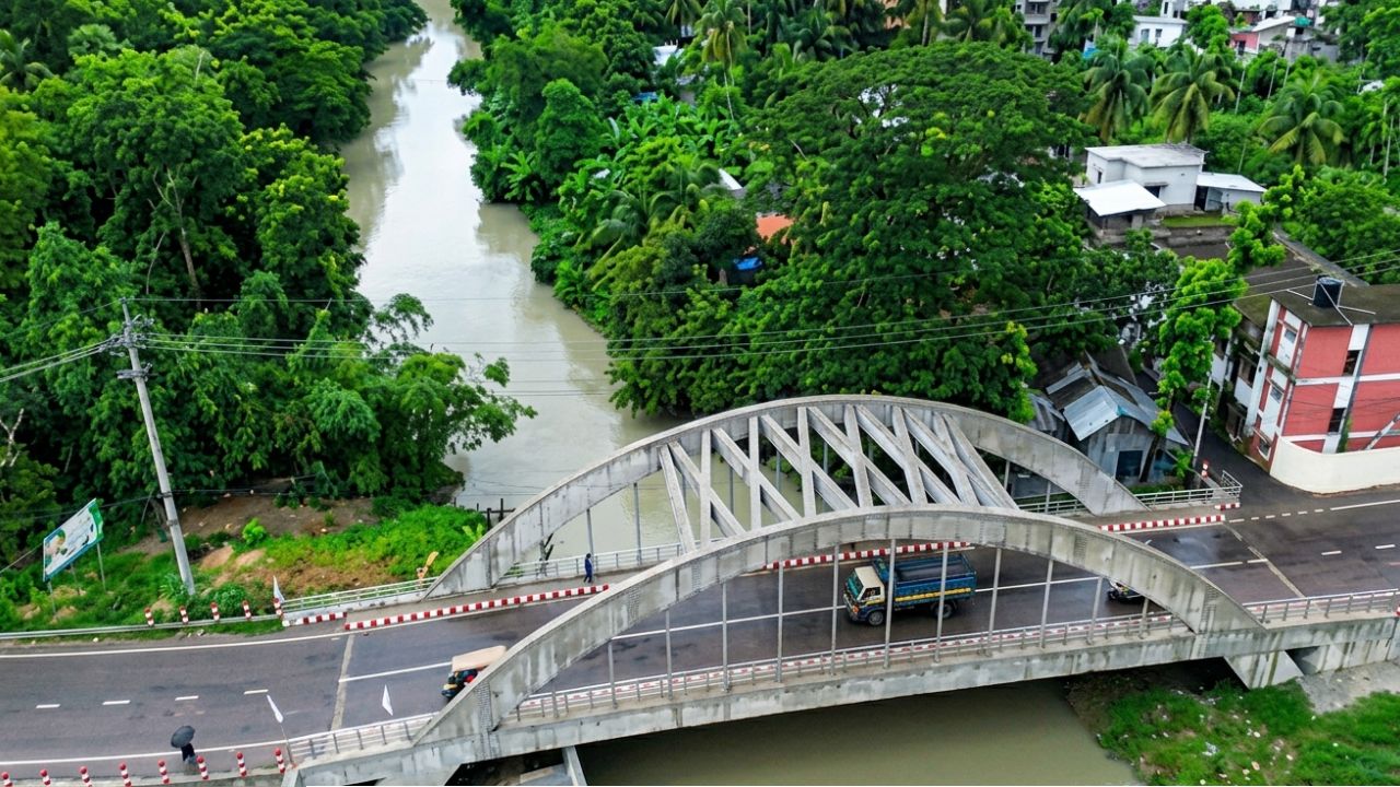 বরিশালের গৌরনদীতে ১০ কোটি টাকা ব্যয়ে আর্চ গার্ডার সেতুর নির্মাণ সম্পন্ন