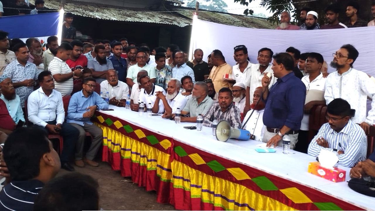 বরিশাল-মাদারীপুরের ভুরঘাটায় সংঘর্ষের শান্তিপূর্ণ সমাধান, ক্ষয়ক্ষতির দায়িত্ব নিলেন এমপি খোকন